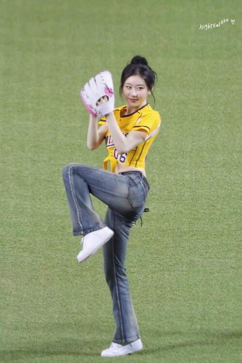 250802 CHAERYEONG AT TAPEI DOME FOR FIRST PITCH documents 40f1980694759a36b