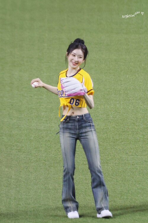 250802 CHAERYEONG AT TAPEI DOME FOR FIRST PITCH documents 61a41a11670b4ad8d