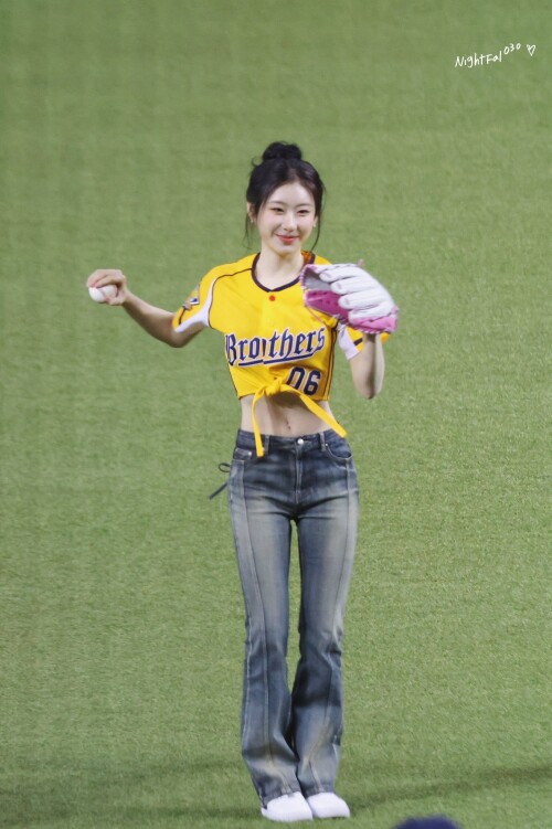 250802 CHAERYEONG AT TAPEI DOME FOR FIRST PITCH documents 7734b6c4af8203764