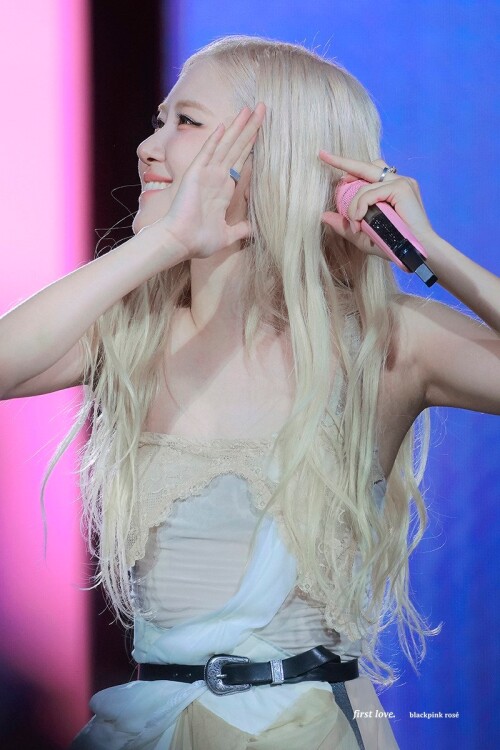 250802 Rose at DEADLINE Tour in Paris documents 4b6c4d8631c75ee6f