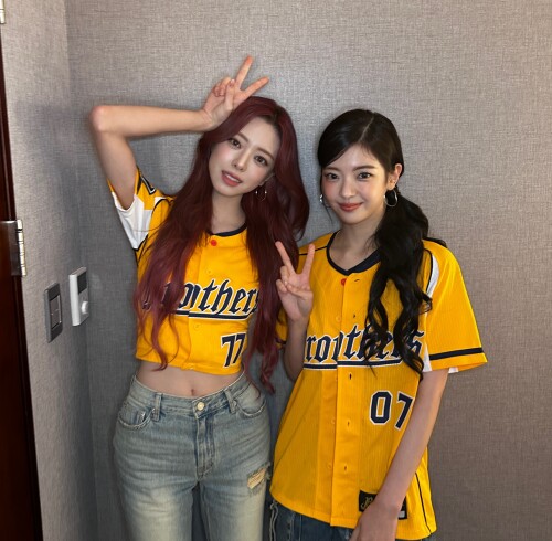 250803 YUNA LIA ITZY Twitter Update documents 144e4a439373f3f39