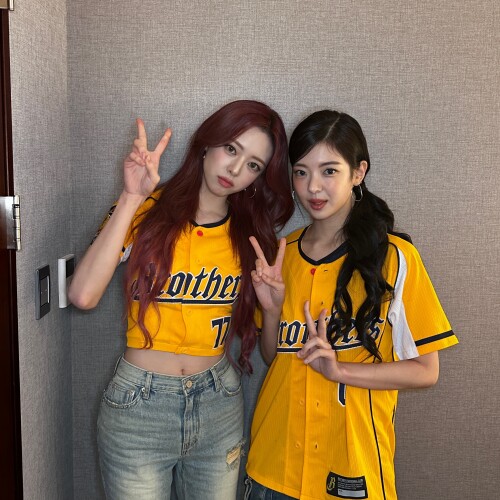 250803 YUNA LIA ITZY Twitter Update documents 2e8259f48853bcc6f