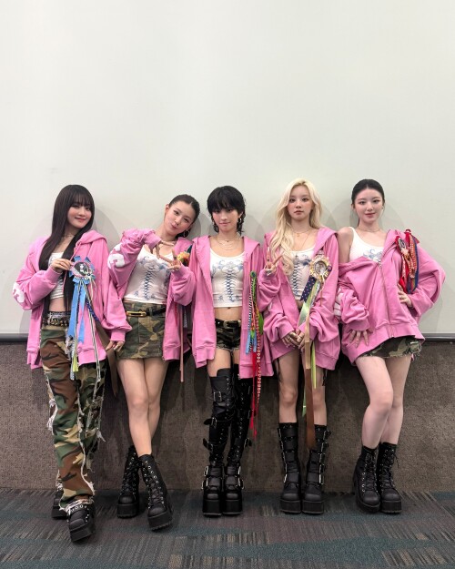 250804 KCON USA Twitter Update with I DLE Greenroom Selfie documents 4dd18ab8482e68730