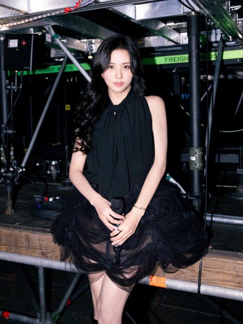 250805 JISOO Instagram Update with BLACKPINK documents 6b782a274348e0be4