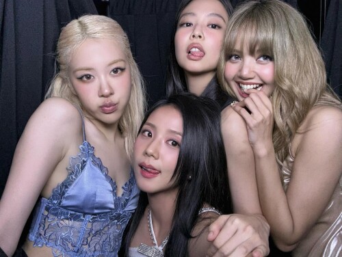 250808 JISOO Instagram Update with BLACKPINK documents 209d7c1ac86780051