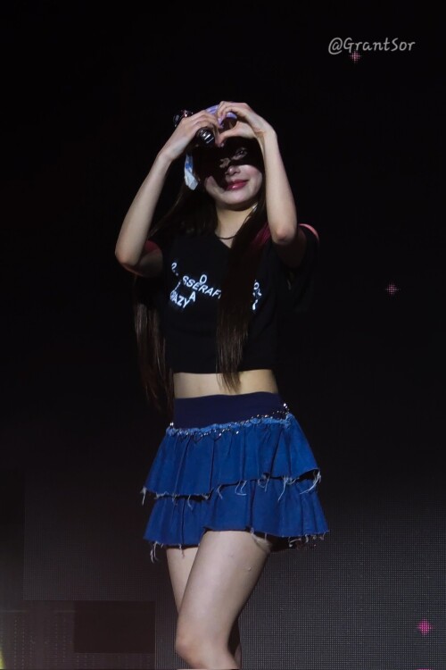 250809 Hong Eunchae at EASY CRAZY HOT Tour in Bangkok D1 documents 599ff3f8f83c3497a