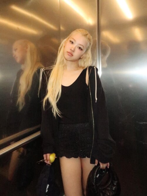 250811 ROSE Instagram Update documents 11b612c45ec00f957f