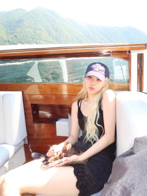 250811 ROSE Instagram Update documents 15aa8c7e1b739c64ce