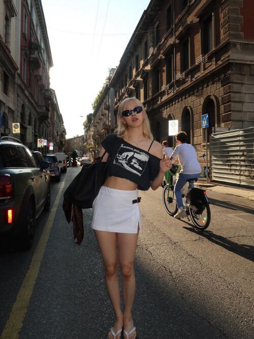250811 ROSE Instagram Update documents 8b279369731482ca7