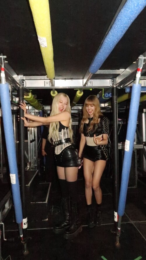 250811 ROSE Instagram Update with BLACKPINK documents 12177febeaf2950fb8