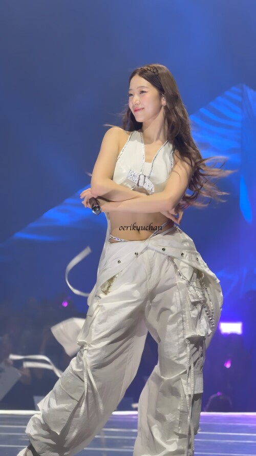 250816 KAZUHA at EASY CRAZY HOT Tour in Singapore documents 62796e7abe7e8573a