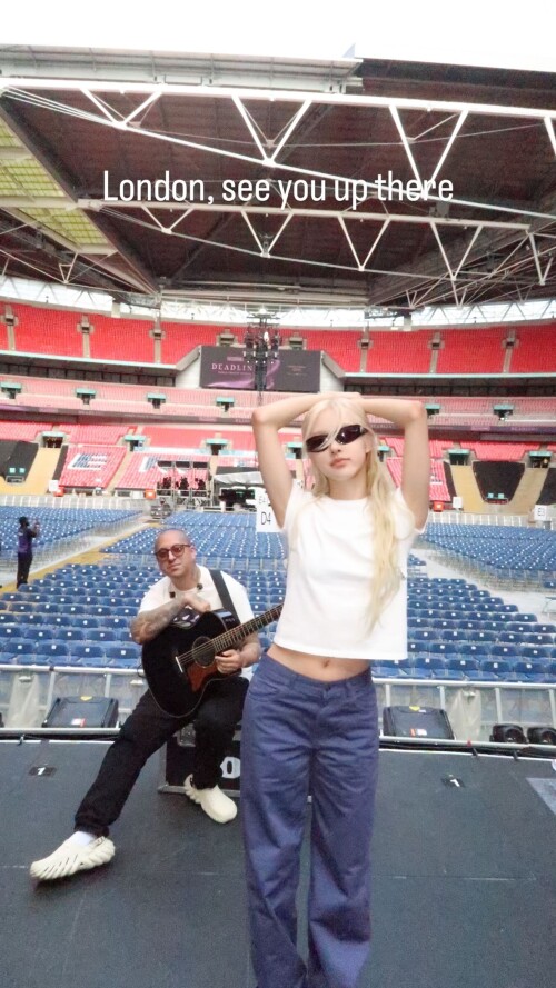 250816 ROSE Instagram Story Update documents 14d8c8cc2f811b6b5