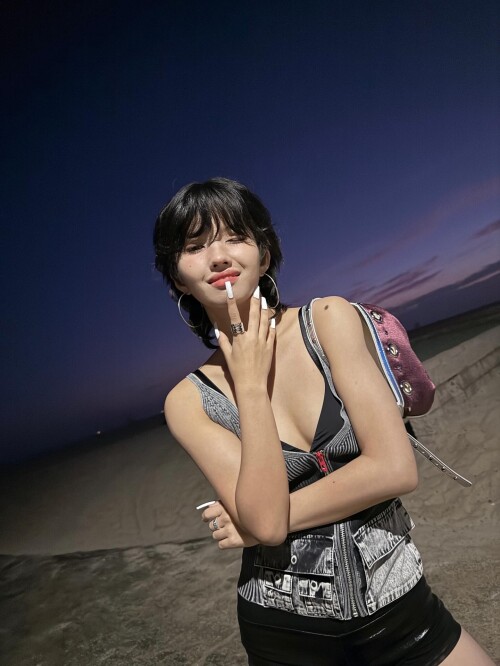 250816 SOYEON Instagram Update documents 5792580633c97223b