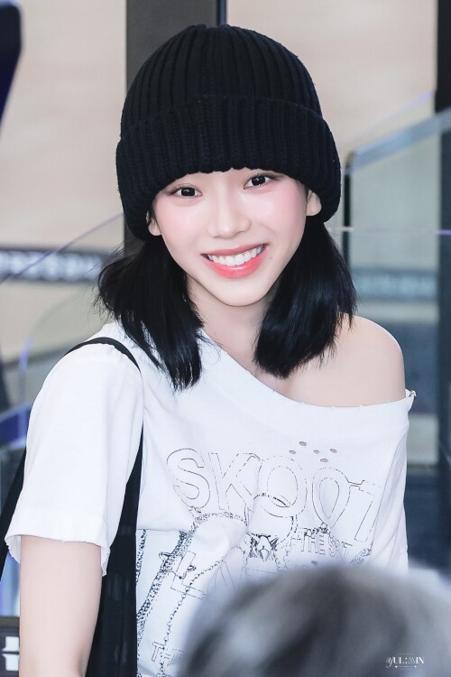 250816 aespa KARINA at Gimpo International Airport documents 2107328b46dc57dd1