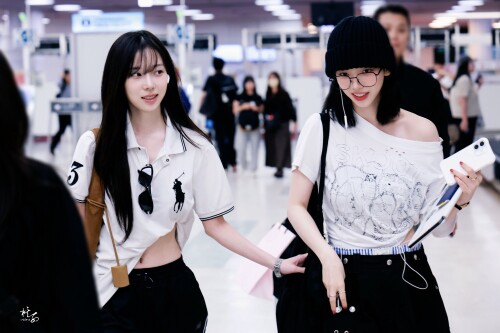 250816 aespa at Gimpo Haneda International Airport documents 3865d03945b3994b8