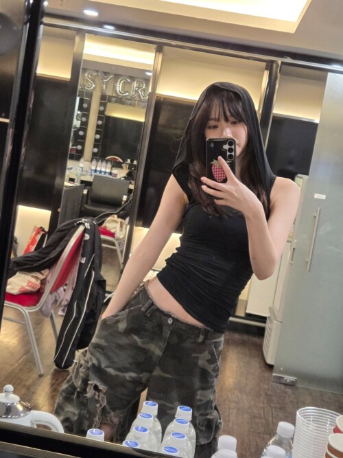 250821 CHAEWON Instagram Update documents 1d22448e05b71e324