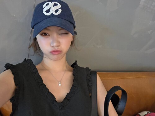 250821 CHAEWON Instagram Update documents 95646728a1e14fe15