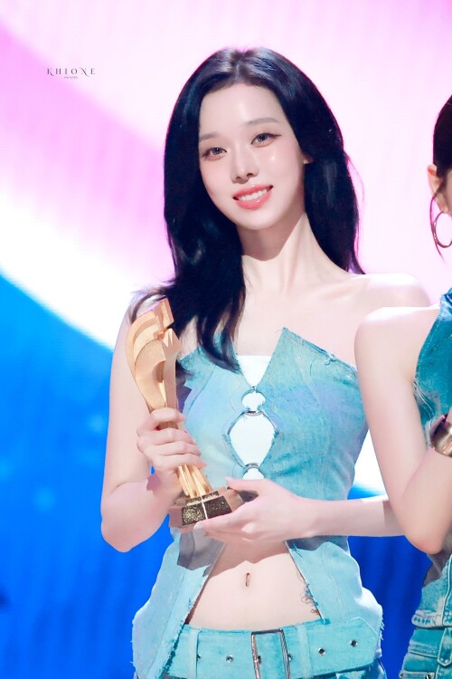 250822 aespa WINTER at 2025 Tencent Music Entertainment Awards documents 4800f607ee3013bad