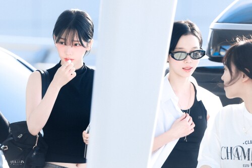 250822 aespa at ICN Airport documents 343e19519105e8f9f