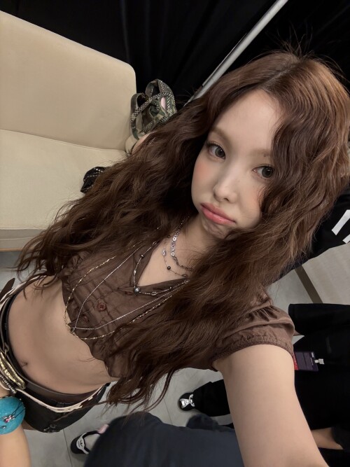 250823 Nayeon bubble 1c7347b2b0e3b7bc3