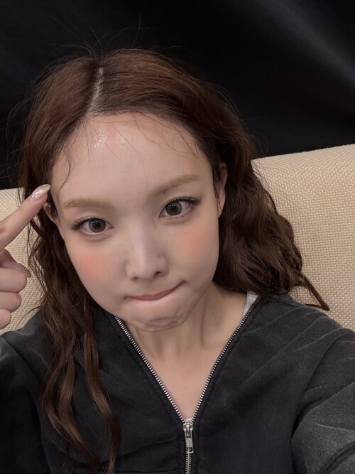 250823 Nayeon bubble 6ac2d6b3fe0f042da
