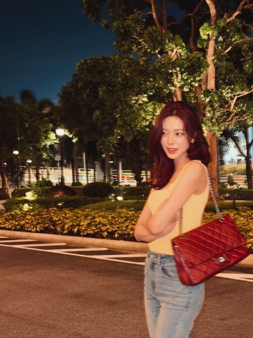 250823 YUNA Instagram Update with RYUJIN documents 2a203569ab8bfbbef