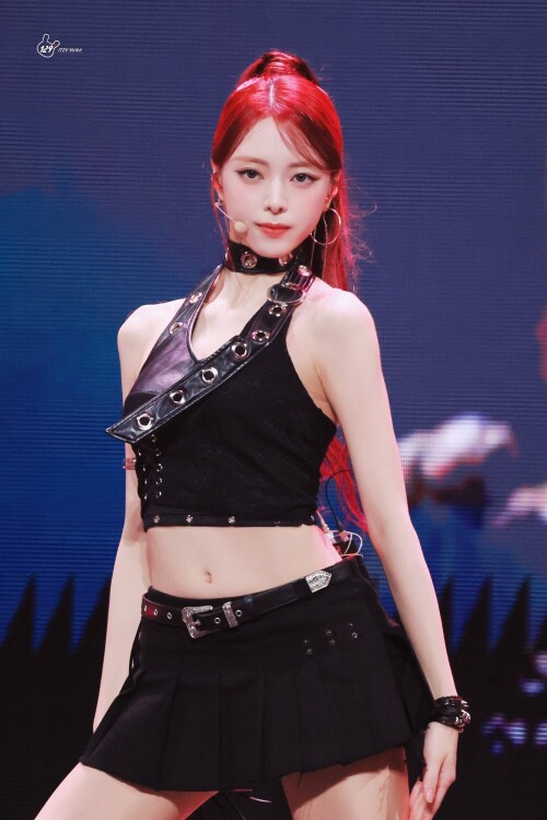 250823 Yuna at Tencent Music Entertainment Awards documents 10e1085008ada547a3