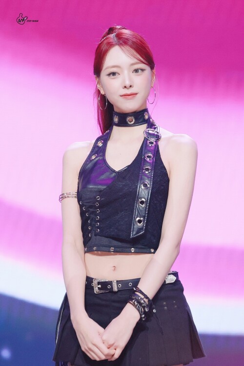 250823 Yuna at Tencent Music Entertainment Awards documents 170e7595d871aacfd7