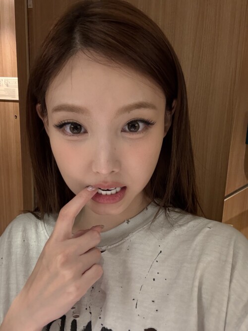 250824 Nayeon bubble 11274e83879fc251bf