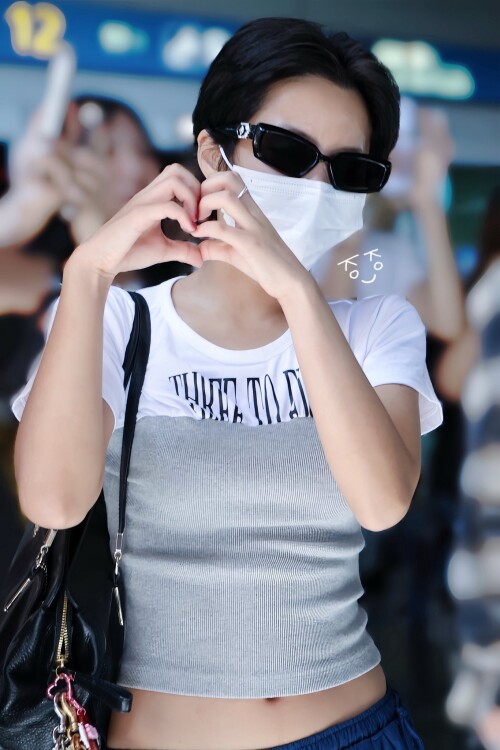 250824 Soyeon at ICN Airport documents 2341fb04be6fa3603