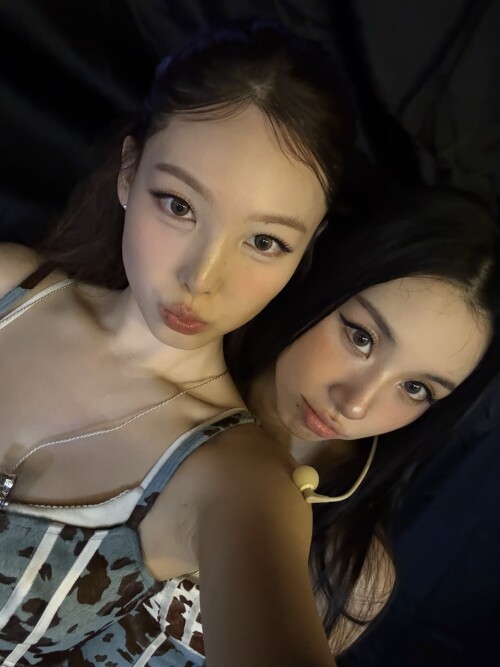 250825 Nayeon bubble 6944c8ec99f2776d6