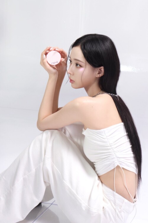 250827 Espoir Twitter Update with WINTER Strobing Highlighter Behind The Scenes documents 35b07bd83e