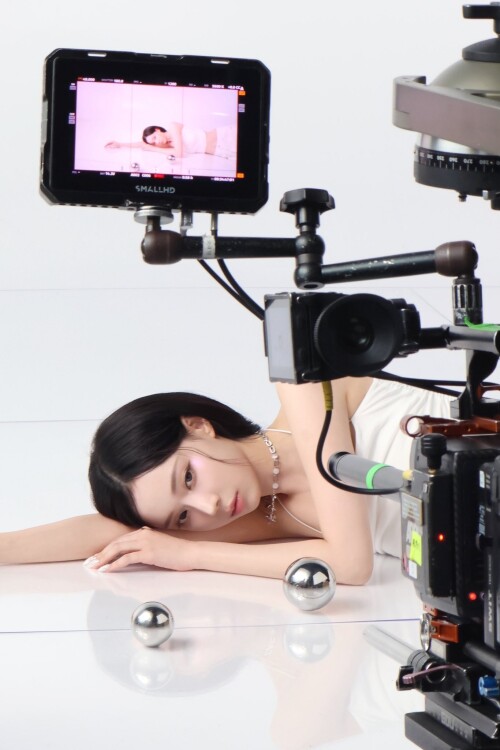 250827 Espoir Twitter Update with WINTER Strobing Highlighter Behind The Scenes documents 424ef15caa