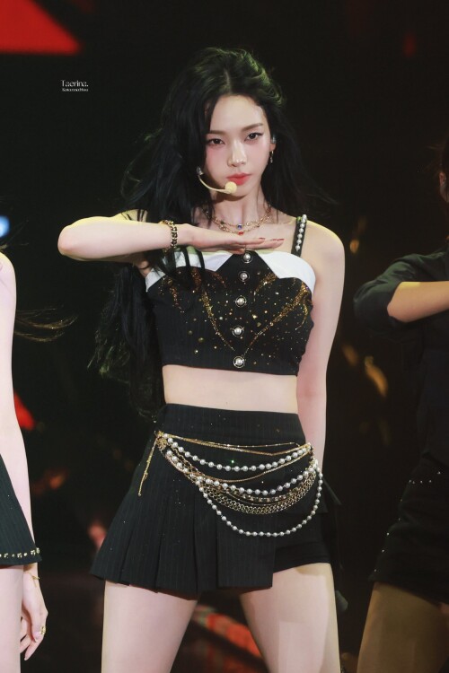 250830 aespa KARINA at 2025 LIVE TOUR SYNK aeXIS LINE in SEOUL Day 2 documents 118dc0005bac3c73a9