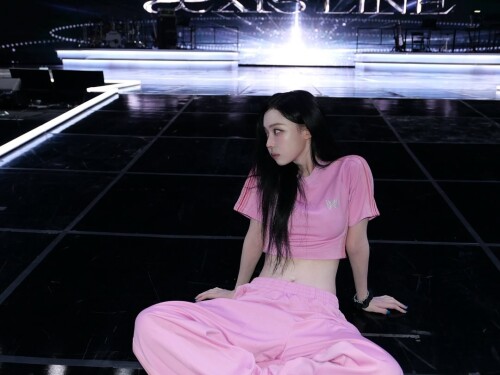 250831 WINTER INSTAGRAM STORY UPDATE documents 148bbcf58ab470029