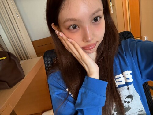 250901 Nayeon bubble 121e79bcc9e044081e