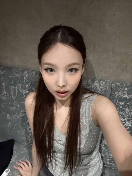 250901 Nayeon bubble 21d5e07eea0cc5118