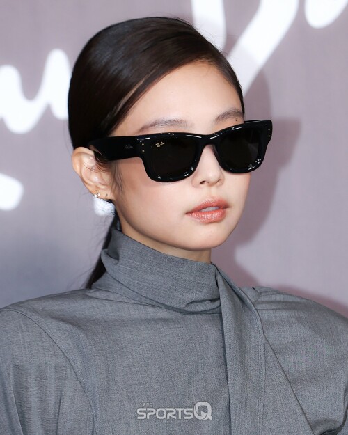 250904 JENNIE at Ray Ban Photocall Event documents 1d09aeb4f43b8f635