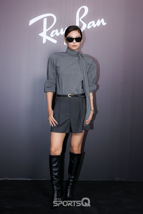 250904 JENNIE at Ray Ban Photocall Event documents 5f96eb5d18ada75e6