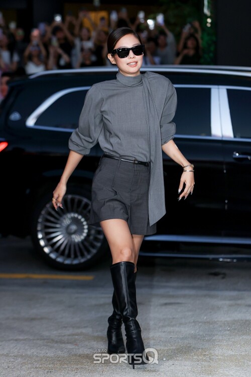 250904 JENNIE at Ray Ban Photocall Event documents 682863d218ee2a1cc