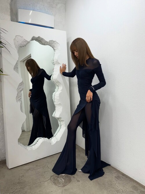 250904 LISA Instagram Update with JISOO documents 859052b3a18440905