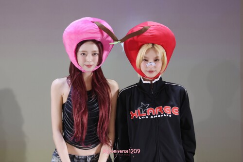 250905 ITZY at Fansign Event documents 1d5d11a1766f9102f