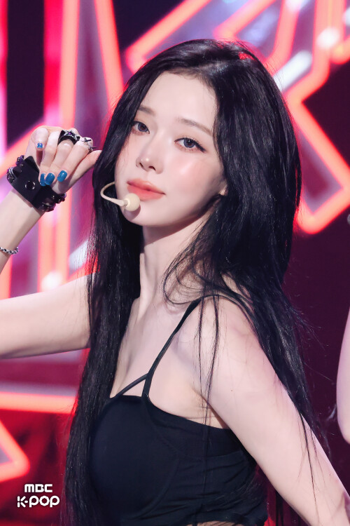 250906 aespa WINTER Rich Man at Show Music Core documents 1257c5414f8919243