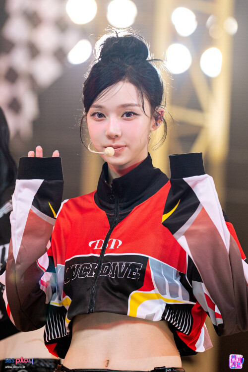 250907 WINTER Rich Man at Inkigayo documents 22b48920054f669a4