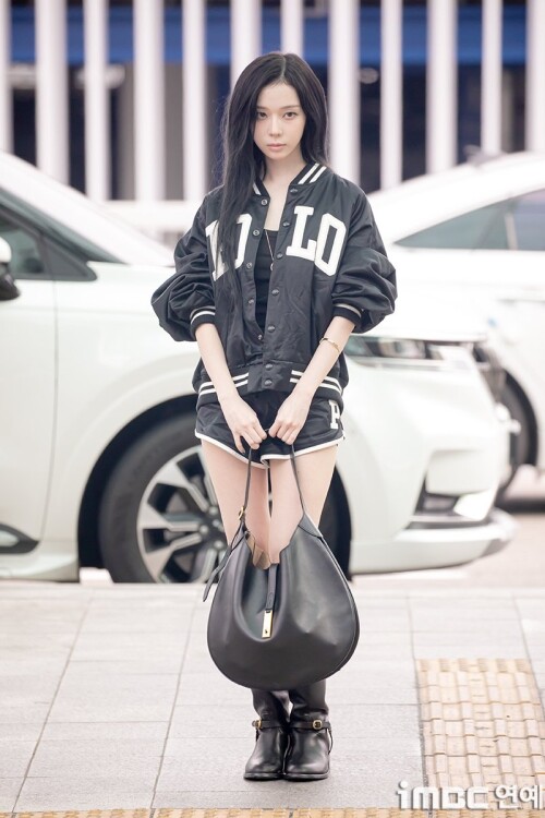 250909 aespa Winter at ICN Airport documents 12f91b44575c76e2fe