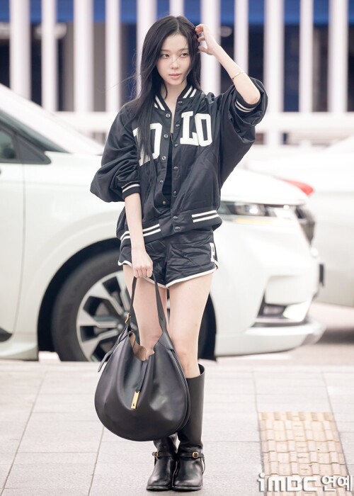 250909 aespa Winter at ICN Airport documents 8fe3d3c9758f10593