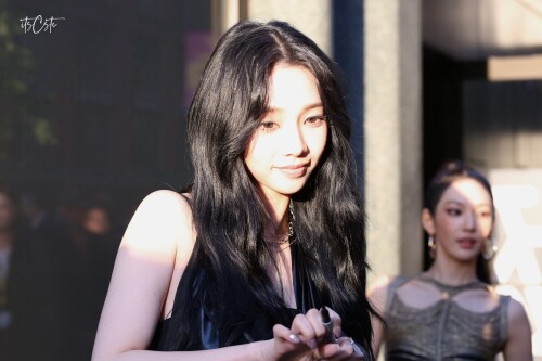 250912 aespa KARINA at Good Morning America documents 3e2ebd7391cee7071