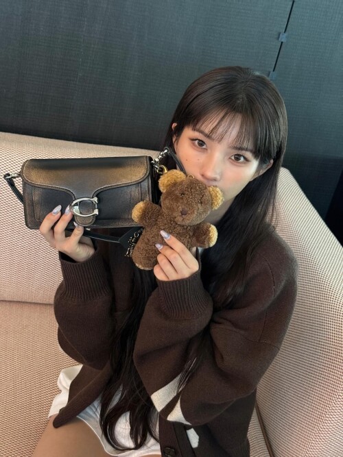 250915 SOYEON Instagram Update documents 73be0f5d901ff8e94