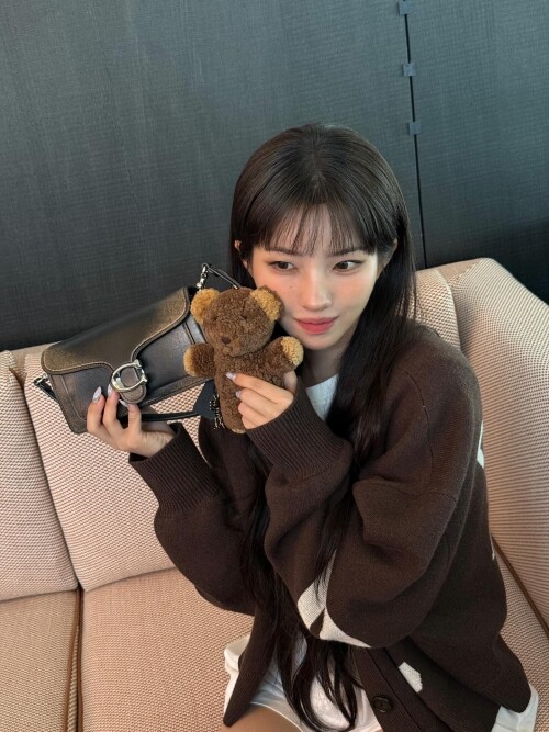 250915 SOYEON Instagram Update documents 8aa243dd3d9fa465f