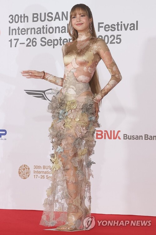 250917 LISA at 30th Busan International Film Festival documents 1e4996535dd97cbc1